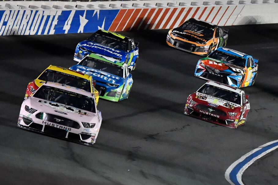 Stewart-Haas Racing's Kevin Harvick (4) had the dominant car, winning Stage 2. Stewart-Haas Racing's Kevin Harvick (4) had the dominant car, winning Stage 2.